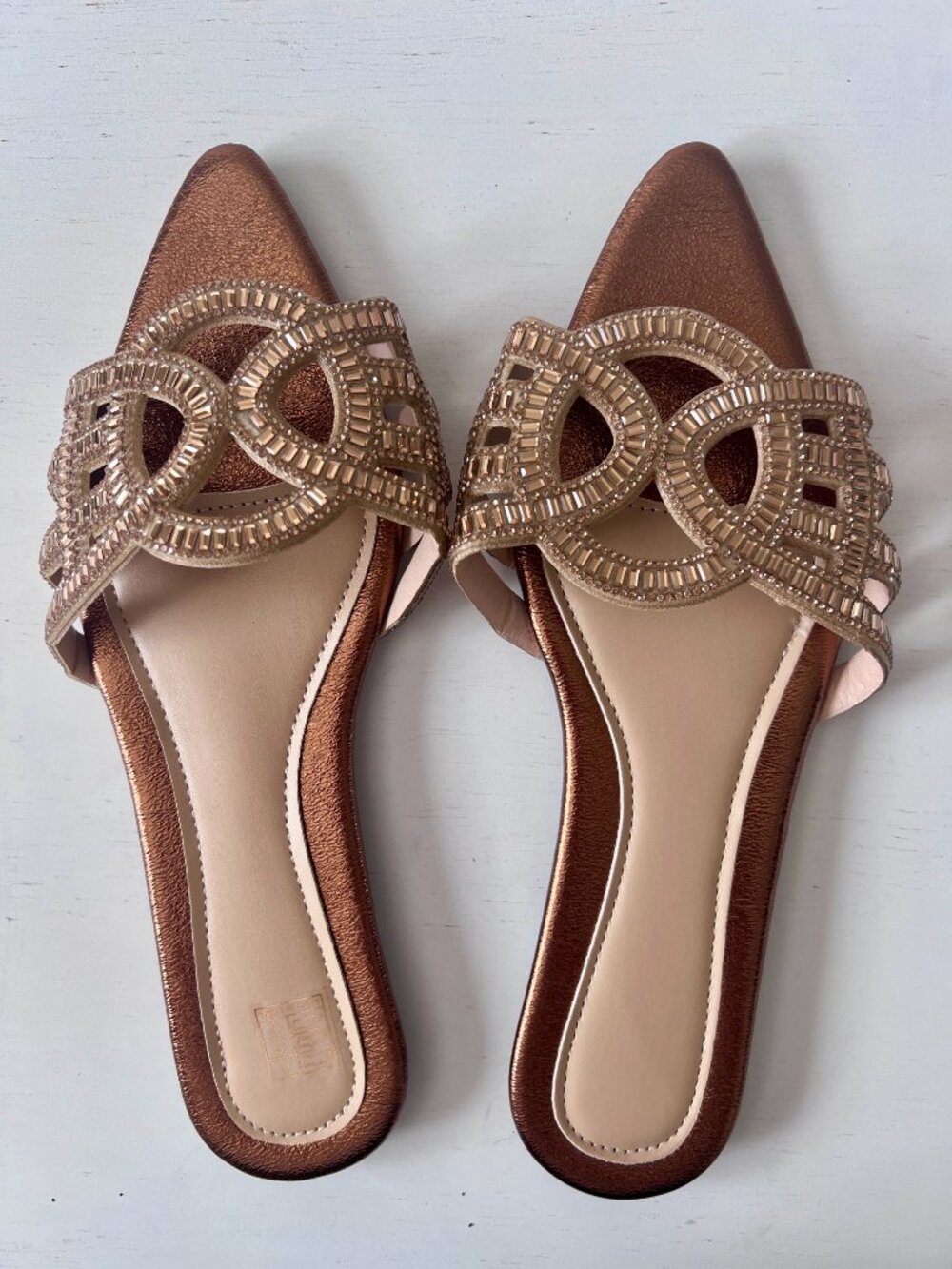 NWOT Sparkly Bronze Rhinestone Pointed Toe Flat Slide Sandals - Size 40 (US 9/9.